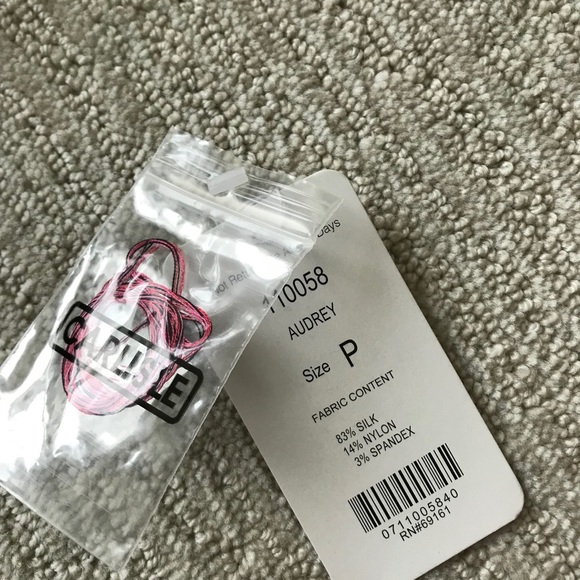 🎉🎉HOST PICK 🌺🌺 CARLISLE WOMENS SWEATER - Picture 7 of 9